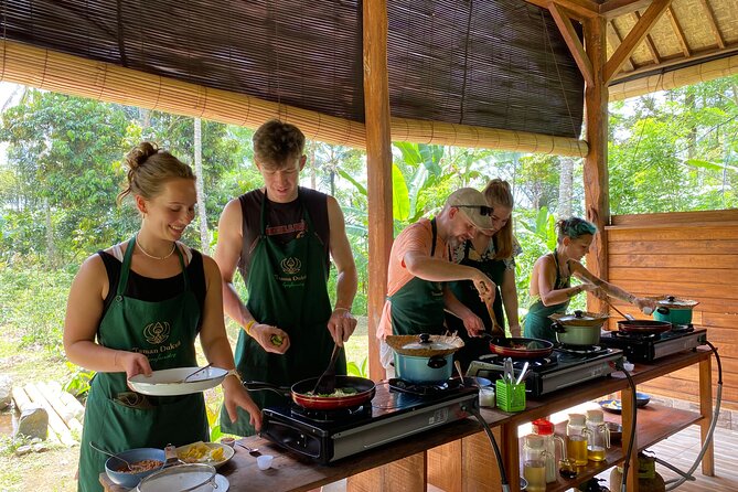 From Ubud: Authentic Bali Farm Cooking School & Organic Farm - The morning market sets the food in context