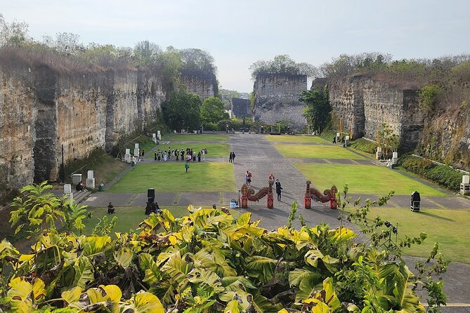 Full Day All Inclusive Uluwatu South Bali Private Tour - Lunch and the move toward Pandawa Beach