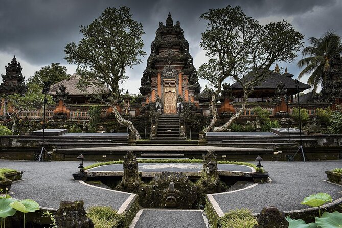 Full-Day Highlights and Best of Ubud Village - Sacred Monkey Forest adds shade, temples, and mischief