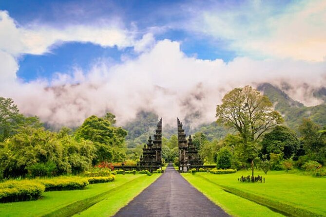 Full Day Tour Bedugul Sightseeing and Tanah Lot Temple - Handara Gate and the limits of a 30-minute photo stop