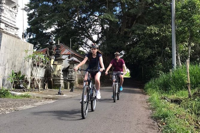 Half Day Cycling Tour ( Manual Bike ) - Meeting a Balinese family at a village house
