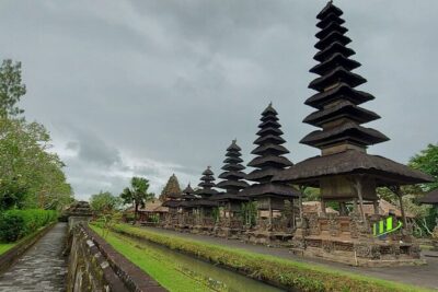 Half-Day Private Tour to Tanah Lot and Bali Royal Temple