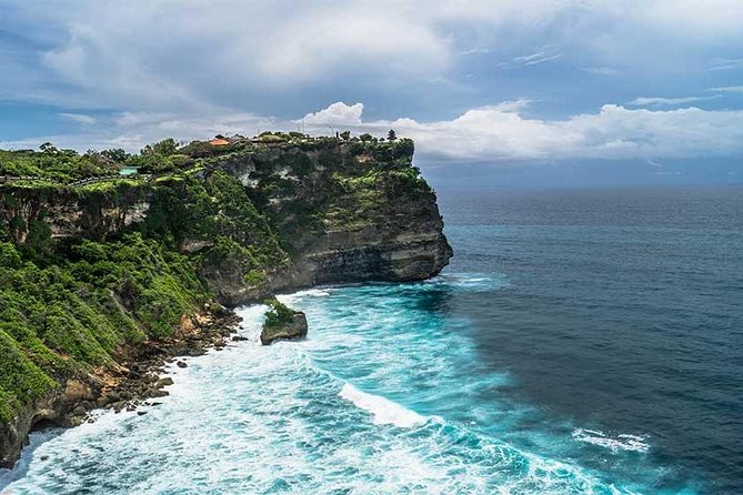 Halfday Tour:Uluwatu Temple,Kecak Dance and Dinner Jimbaran Beach with Transport - Who will enjoy this Uluwatu evening most