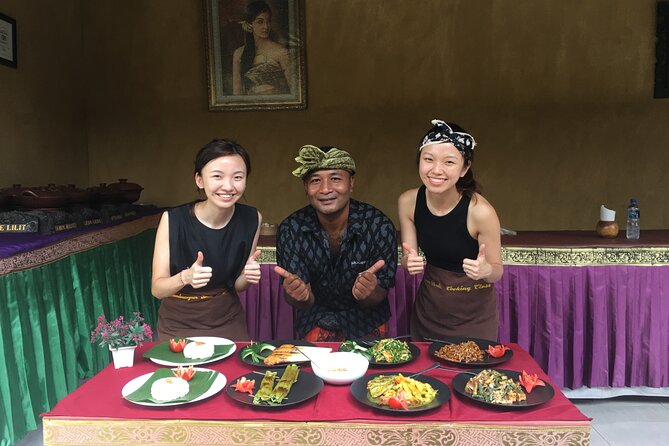 Jambangan Bali Cooking Class - Start at the market with herbs, spices, and fresh produce