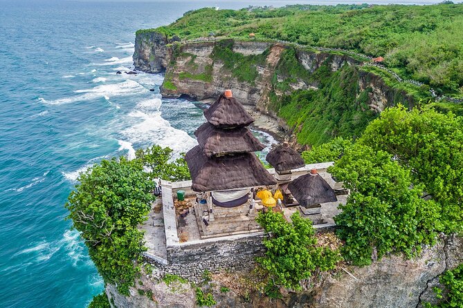 Kecak Fire Dance and Sunset at Uluwatu Temple All Inclusive - Why Uluwatu works so well at sunset