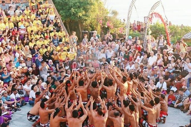 Kecak fire dance and uluwatu temple tour - free wifi - Uluwatu Temple above the Indian Ocean