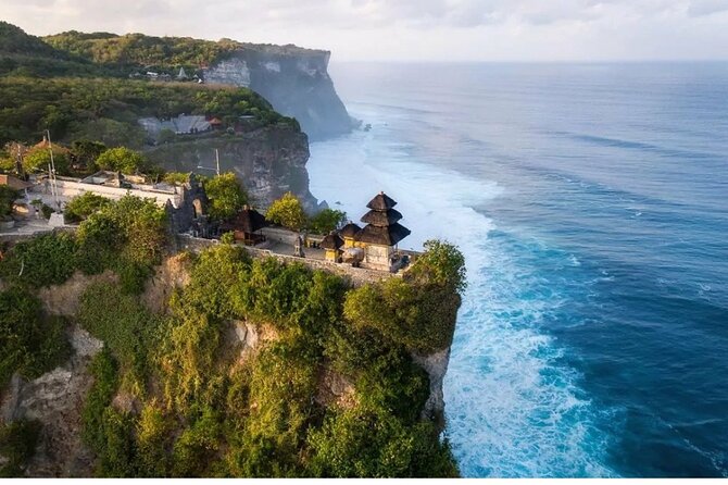 Kecak Fire Dance and Uluwatu Temple with Private Car Service - Why Uluwatu works so well at sunset