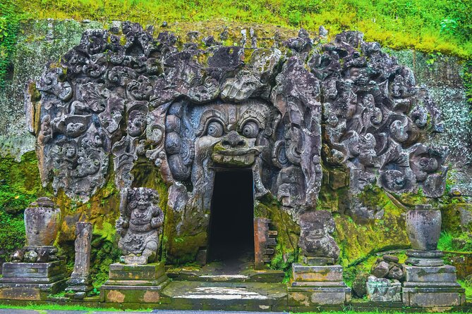 Kintamani Lake & Volcano Tour - A stop at the holy springs