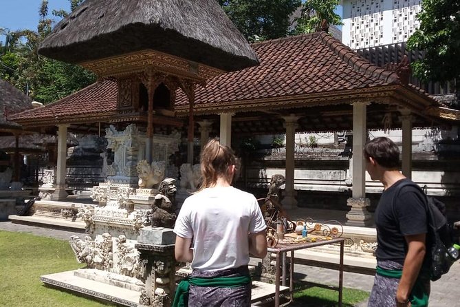 Kuta Beach eBike Private Tour - Food Near the Satria Gatotkaca Statue