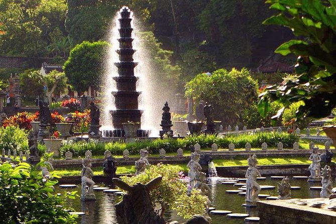 Lempuyang Temple Tour With Lunch and Pick Up - Lunch, transport, and the value of $79.99