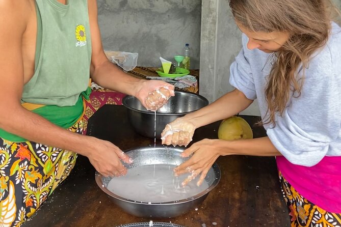 Make Traditional Bali Coconut Oil with a Balinese Family - The Coconut Scrub While the Oil Finishes