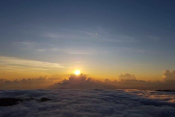 Mount Batur Sunrise Hike and Hidden Waterfall - Sunrise and breakfast at the summit