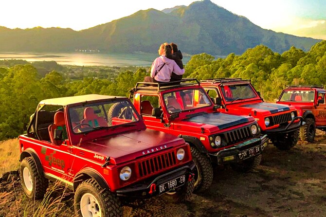 Mt Batur Jeep Sunrise Tour - Finding a good sunrise position