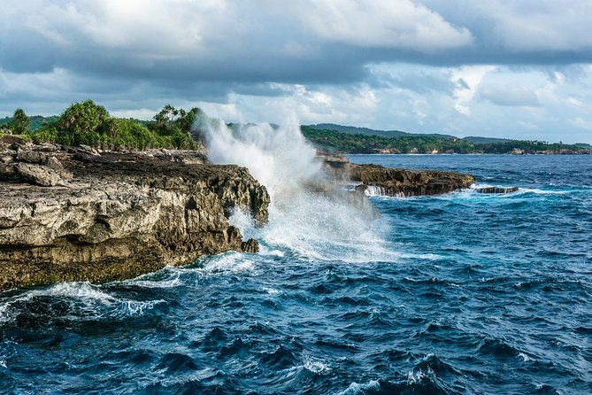 Nusa Lembongan Island: Snorkeling & Mangrove Forest Day Tour - Rooftop lunch with an ocean view