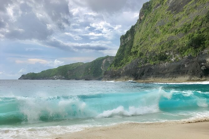 Nusa Penida Day Tour Kelingking Broken and Angels Bay - Kelingking Beach and the Famous T-Rex View