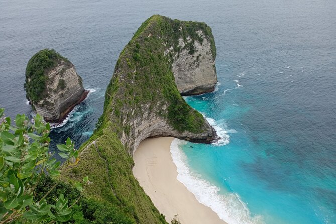 Nusa Penida East And West Full Day Private Guided Tour - Broken Beach and the natural arch