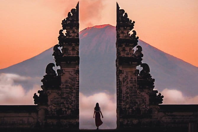 Overnight Mount Ijen Blue Fire Trekking Tour From Bali - The 90 to 120 minute climb to Ijen