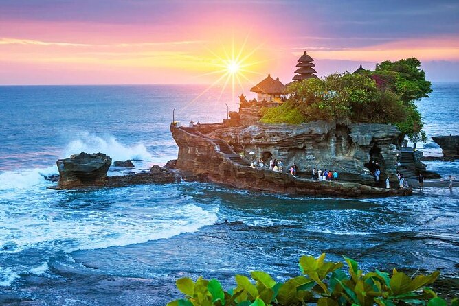 Private Arrival Transfer: Bali Airport to Hotel with Minibus Toyota HiAce up to 12 Pax - Inside the Toyota HiAce for a group of 12