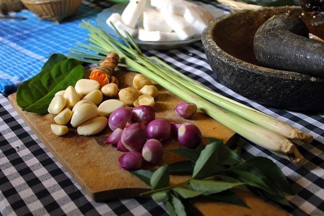 PRIVATE Authentic Balinese Cooking Class in Ubud at Putu's Home - Five Balinese dishes, then a proper feast