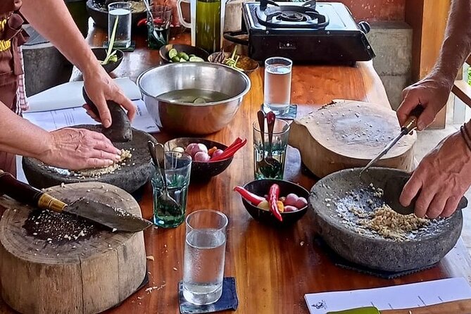 Private Balinese Cooking Class in Ubud at Santika's Home - Choosing the market visit
