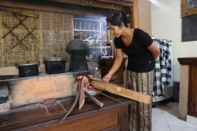 PRIVATE Balinese Cooking Class in Ubud with Dewa with Transfers - Cooking With a Mortar, Wood Fire, and Banana Leaves