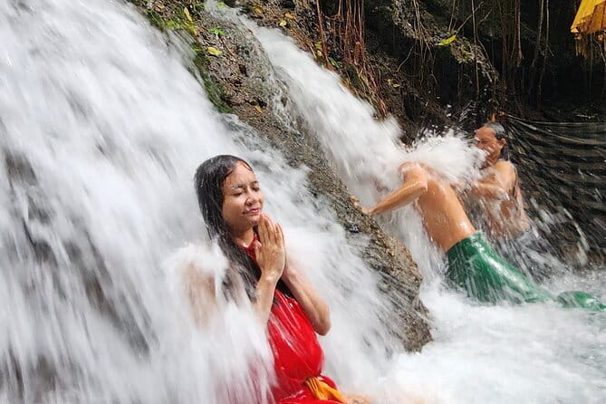 Private Balinese Purification in Holy Water at Temple with Local - What Melukat means in Balinese life