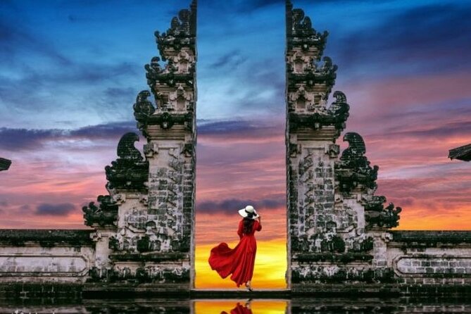 Private Car Charter Tour With Driver In Bali - Uluwatu Temple on the southern cliff