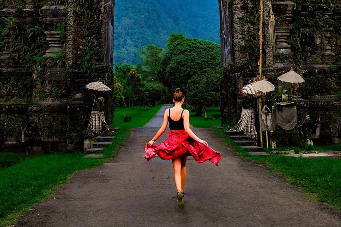 Private Full-Day Handara, Ulun Danu, Jatiluwih and Tanah Lot Tour - Walking through Jatiluwih Rice Terrace
