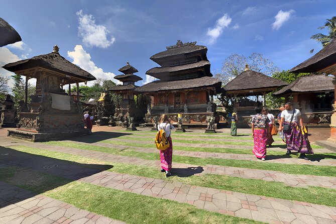Private Half-Day Tour : Ubud Waterfall Tour Packages - Ubud Palace: a short introduction to royal Ubud