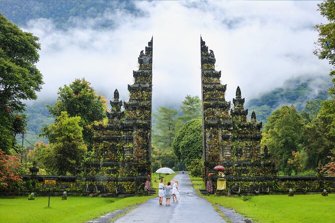 Private Tour: Bali UNESCO World Heritage Sites - Handara Gate: a quick photo stop with a weather warning
