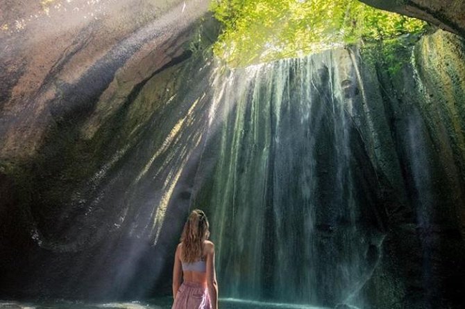 Private Tour Lempuyang, Tirta gangga, tukad Cepung Waterfall - Tukad Cepung Waterfall inside the cave