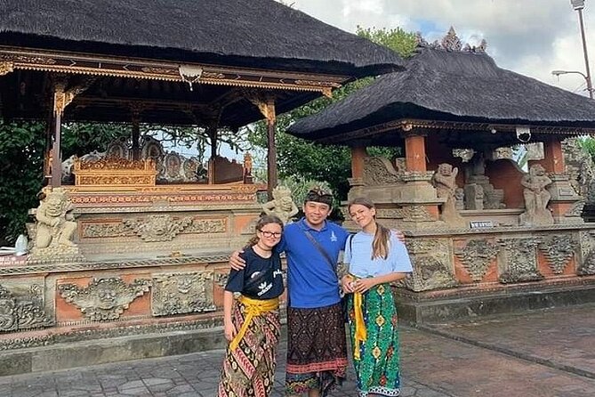 Private Tour To Tibumana Waterfall, rice terraces & Jungle Swing - Ubud Palace and the traditional market