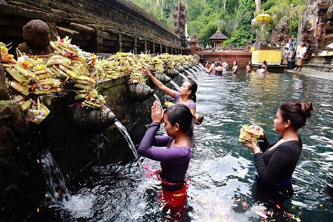 Private Tour Ubud: Swing at Rice Field with Temple and Waterfall - Manuaba Waterfall: the refreshing finish