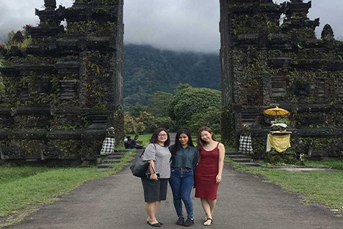 Private Tour: Ulun Danu Temple-Handara Gate-Wana Giri Hill&Tanah Lot Sunset - Wanagiri Hidden Hill and Buyan Lake views