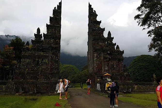 Private Tour: Ulun Danu Temple-Handara Gate-Wana Giri Hill&Tanah Lot Sunset - Ulun Danu Beratan beside the lake
