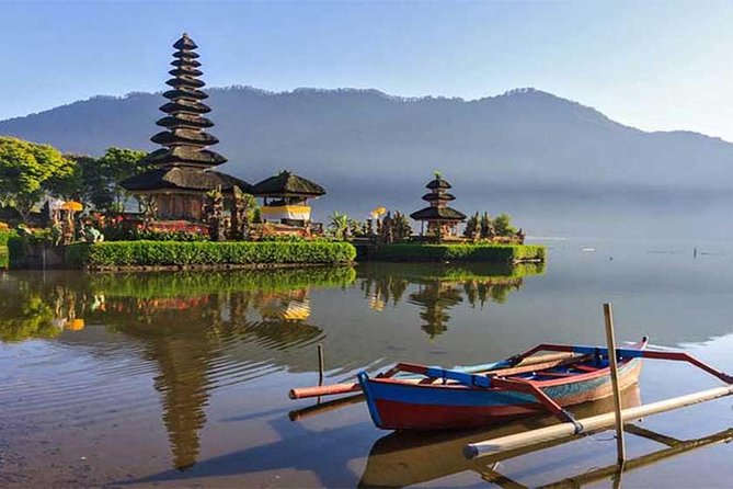 Private Tour: Ulun Danu Temple-Handara Gate-Wana Giri Hill&Tanah Lot Sunset - Taman Ayun and a different kind of temple