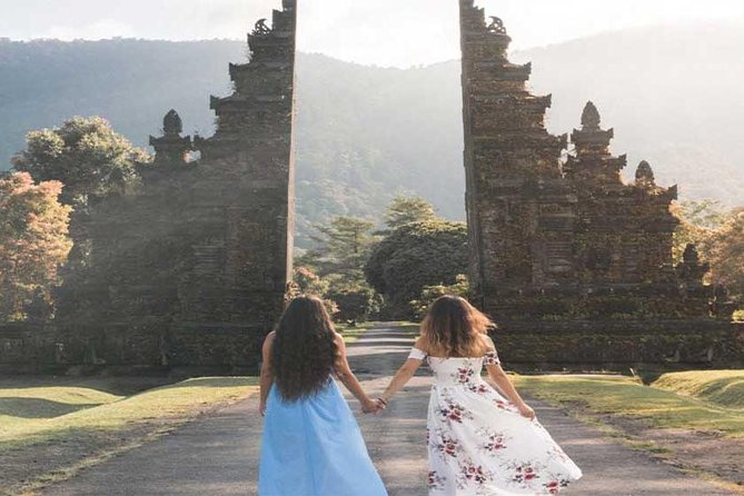 Private Tour: Ulun Danu Temple-Handara Gate-Wana Giri Hill&Tanah Lot Sunset - The private vehicle and driver make a difference