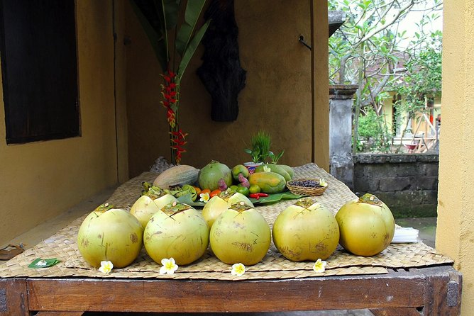 PRIVATE Ubud Market Tour & Balinese Cooking Class with Putu - Lunch with three generations is the heart of the morning