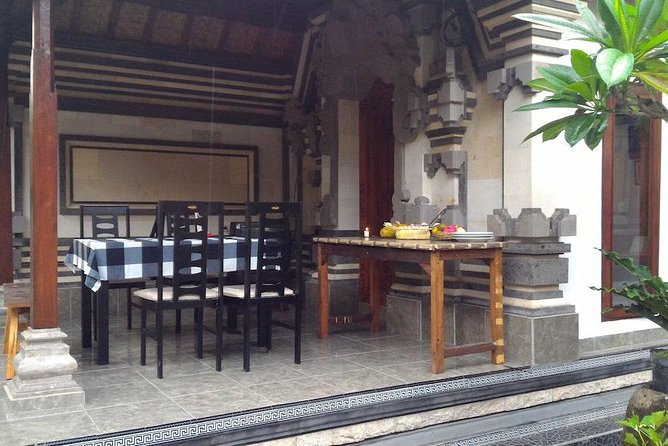 PRIVATE Ubud Market Tour & Balinese Cooking Class with Putu - Practical details that affect your morning