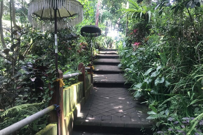 Purification Holy Bath at Beji Gria Waterfall - The six stages of the holy bath