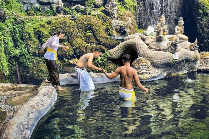 Purifications at Beji Griya Waterfalls - Getting there from Ubud by private transport