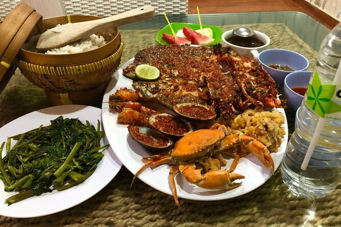 Romantic Seafood Dinner at Jimbaran Beach Bali include Sunset - Why Jimbaran Bay works for a romantic dinner
