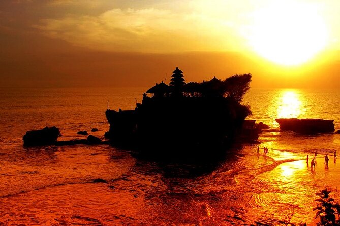 Royal Family Temple, Monkey Forest, and Tanah Lot Sunset Tour - Tanah Lot and the sunset finish