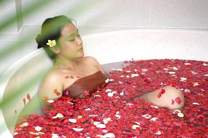 Royal Traditional Lulur Balinese Massage 2 hours Spa At Nusa Dua Bali - The ginger tea and thalasso foot wash