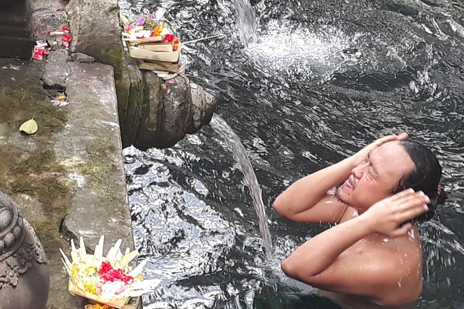 Skip the Line Tirta Empul Temple Entrance Ticket All Inclusive - Entering Tirta Empul with a sarong and offering