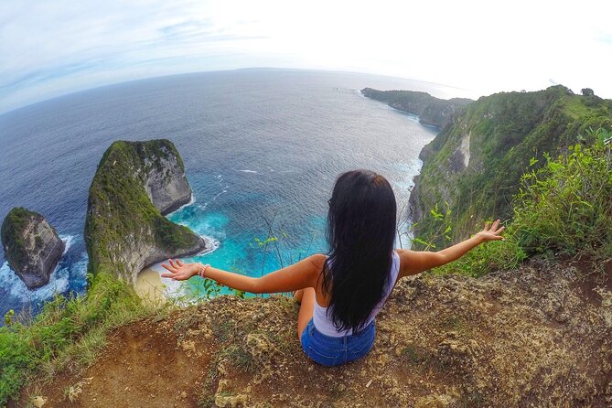 Solo Traveler in Nusa Penida - Pura Paluang and the boat-shaped shrine