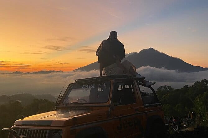 Sunrise + Jeep + Photographer - Coffee plantations in Tampak Siring