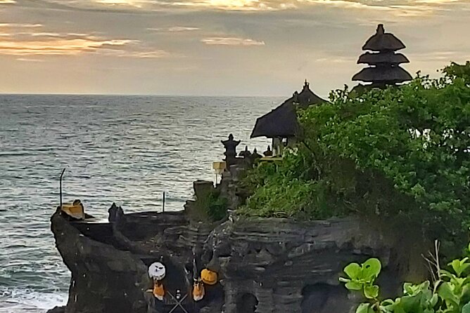 Tanah Lot And Ubud - Full Day Private Tour - Ubud Traditional Art Market and the shopping question