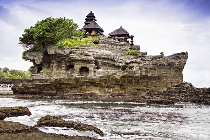 Tanah Lot, Jatiluwih Rice Terrace and Waterfall Day Tour - Four hours on the road: the real shape of the day