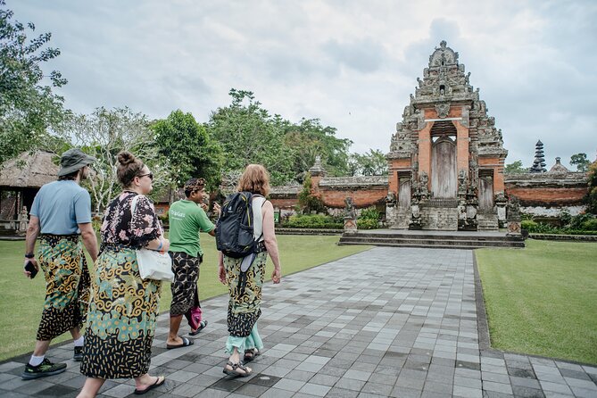 Tanah Lot & UNESCO Heritage Small Group Tour - What the guide and vehicle add